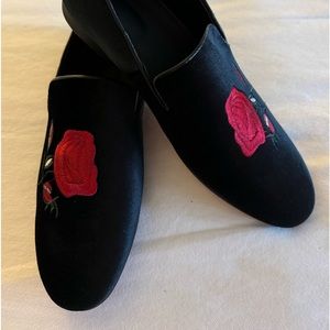 BRAND NEW black velvet shoes with embroidery of red roses!